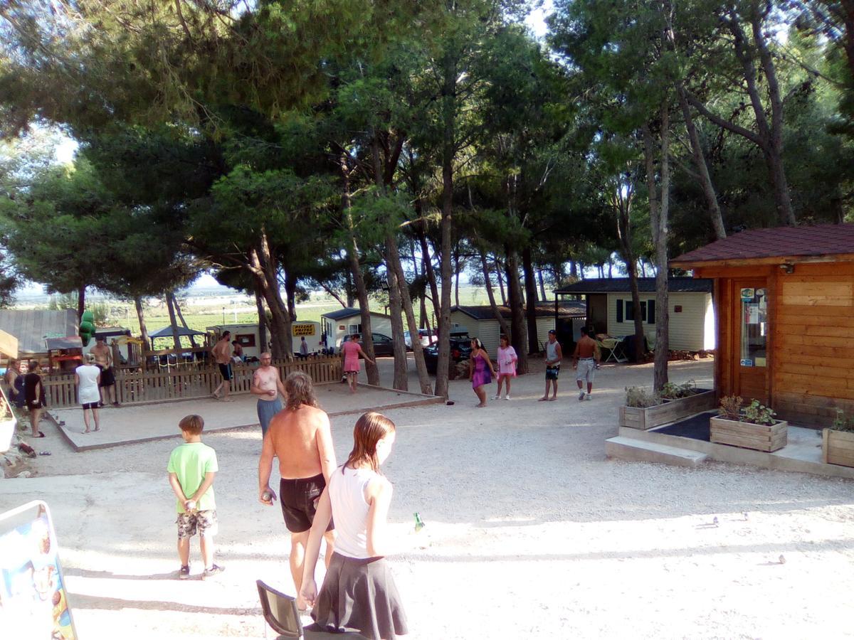 Camping Le Bois De Pins แซลส์เลอชาโต ภายนอก รูปภาพ